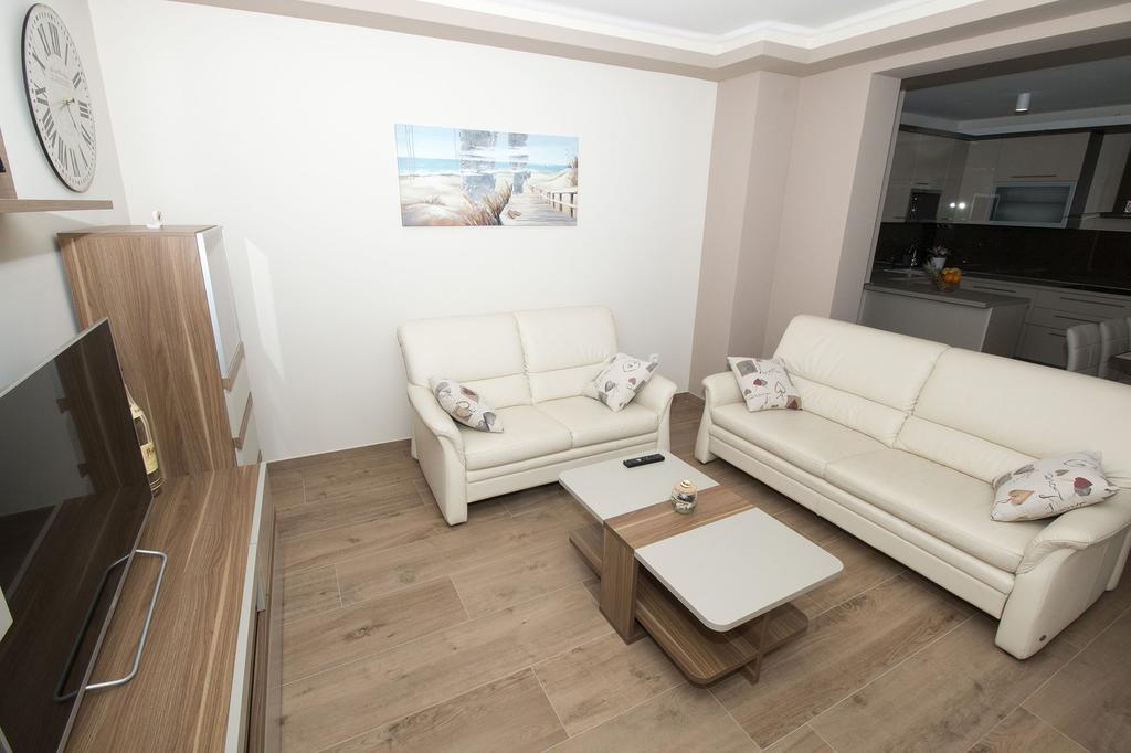 Lct Apartment Laura Omis Luaran gambar