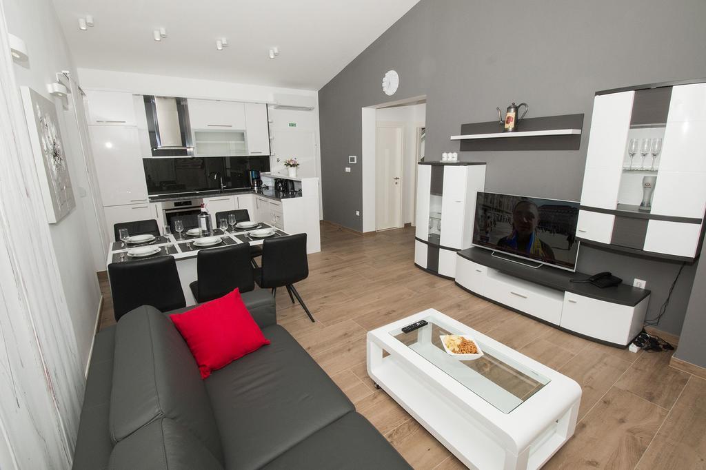 Lct Apartment Laura Omis Luaran gambar